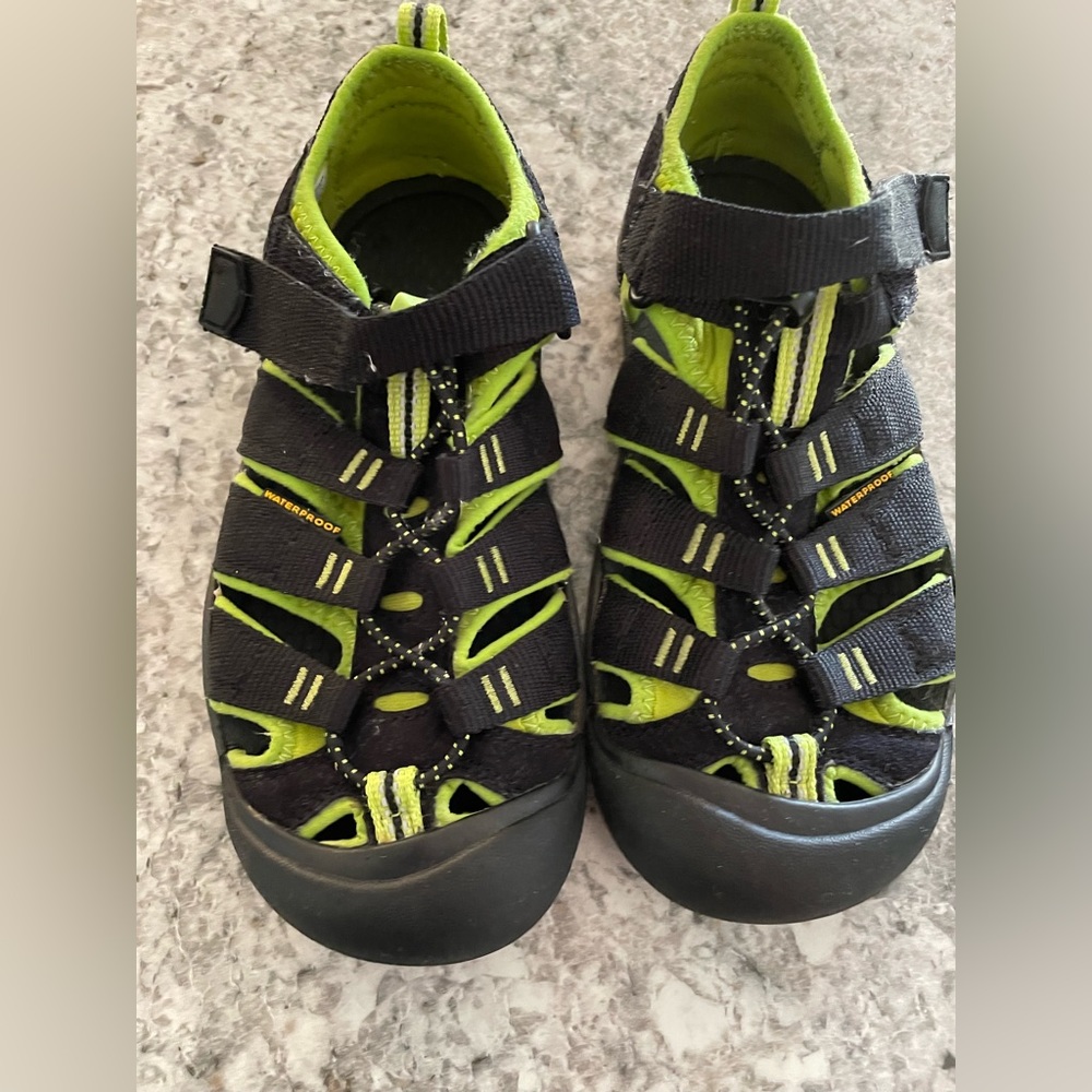 Keen kids sandals, size 3.